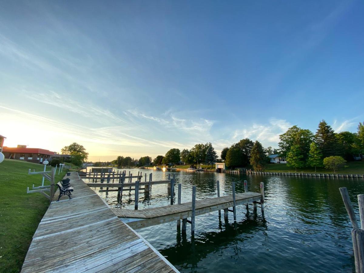 Fleetwood Inn Suites Cheboygan Kültér fotó