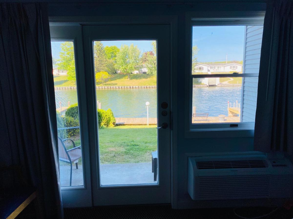 Fleetwood Inn Suites Cheboygan Kültér fotó