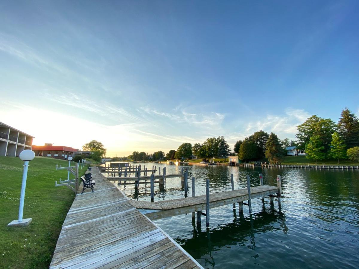 Fleetwood Inn Suites Cheboygan Kültér fotó
